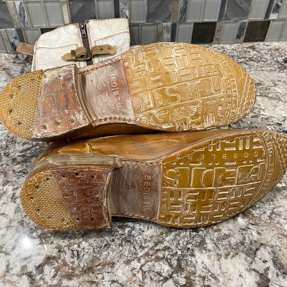 Bredstu Boots.  NWT!!
